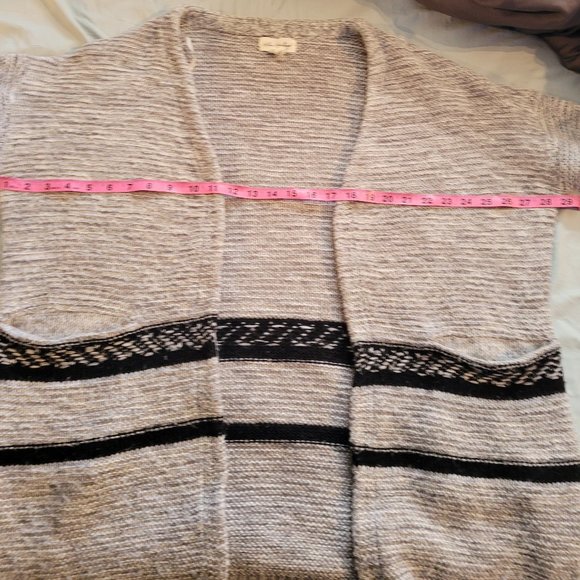 Large Urban Heritage Grey & Black Cardigan - Picture 6 of 7